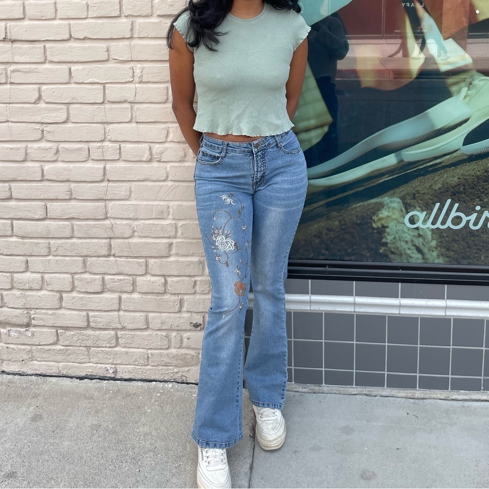 Retro flare leg blue jeans 💕